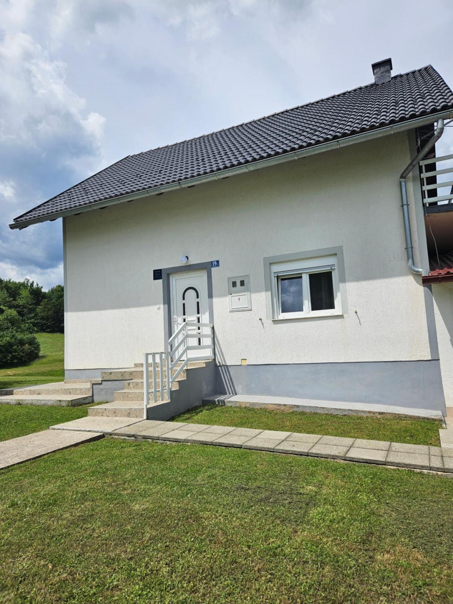 Apartman Mile - Holiday House Smoljanac Exteriör bild
