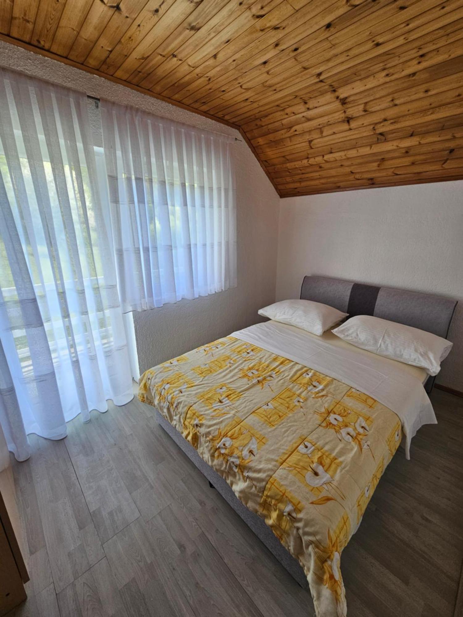 Apartman Mile - Holiday House Smoljanac Exteriör bild